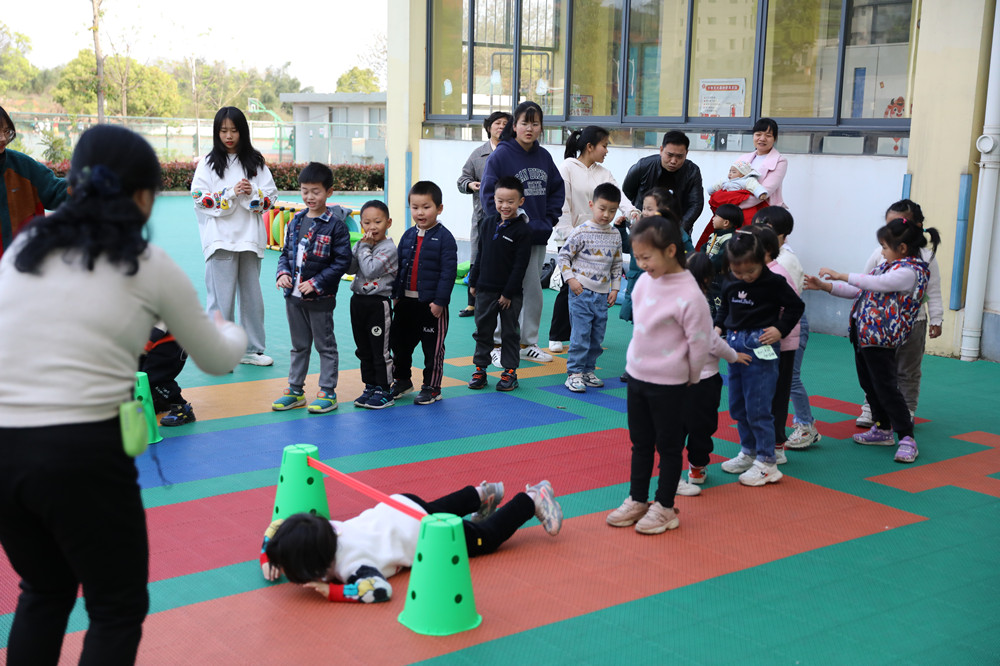 学生用心,幼儿开心,家长放心 ——衡阳幼儿师范高等专科学校开设“四点半课堂” 学生用心,幼儿开心,家长放心 ——衡阳幼儿师范高等专科学校开设“四点半课堂”